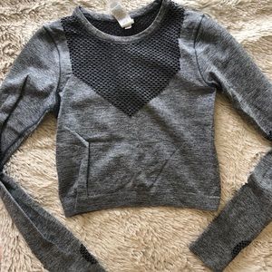 Cropped long sleeve activewear top